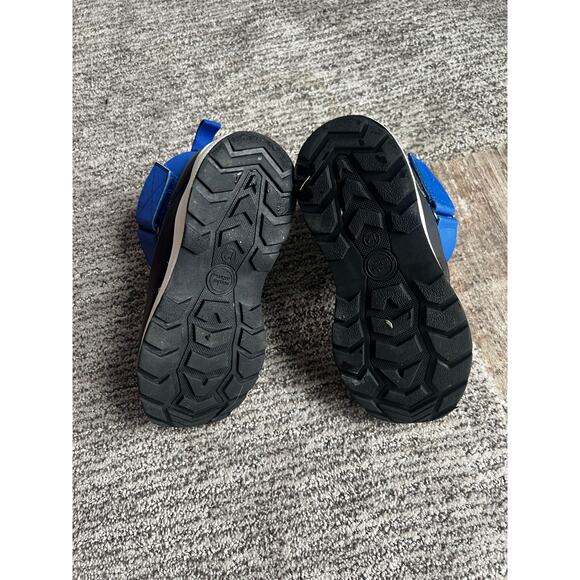 Boy’s snow boots.  Size 12 - Picture 4 of 11